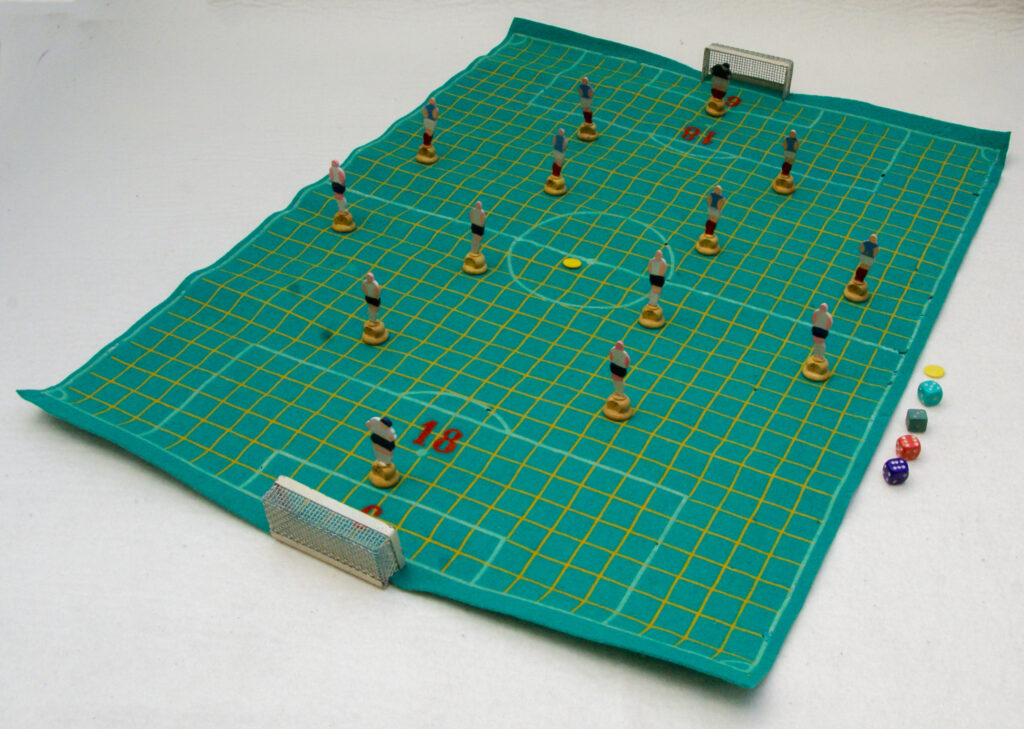 Tucker Tw ID • BEG-01c1 — publisher • Les Jeux Bégin (France) — title • FOOT-BALL PUCE
