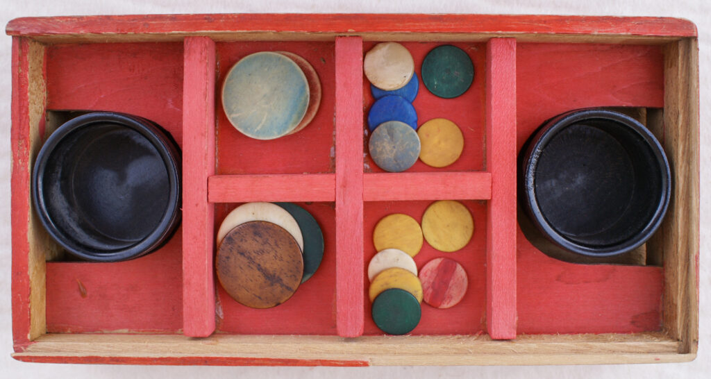 Tucker Tw ID • IBW-02c1 — AGPI ID • G-29865c1 — publisher • I. B. & W. Co. [Ives, Blakeslee, — title • TIDDLEDY WINKS The New Merry Round Game. — notes • In a red wooden box.