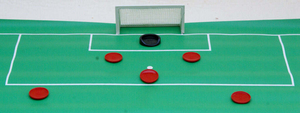 Tucker Tw ID • SPE-59c1 — AGPI ID • G-37848c1 — publisher • Spear-Spiel (Stuttgrat, Germany) — title • Der Ritter Sport Fußball-Knips-Cup — notes • Publisher catalog number: 26500. — keywords • European football, soccer, sport