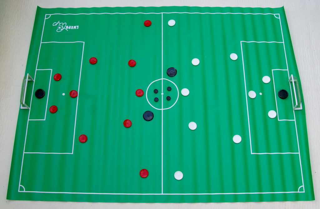 Tucker Tw ID • SPE-59c1 — AGPI ID • G-37848c1 — publisher • Spear-Spiel (Stuttgrat, Germany) — title • Der Ritter Sport Fußball-Knips-Cup — notes • Publisher catalog number: 26500. — keywords • European football, soccer, sport